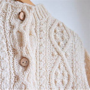 VINTAGE: Classic Cable Knit Cardigan.